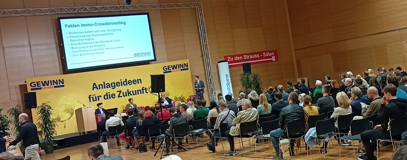 Besuch der Gewinn-Messe 2022 4 Gewinn Messe 2022 Buehne1